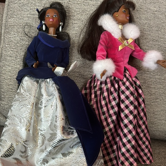 Two Avon collectible dolls - Picture 4 of 5